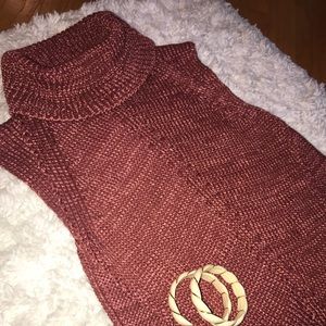 Cowl neck sleeveless sweater.